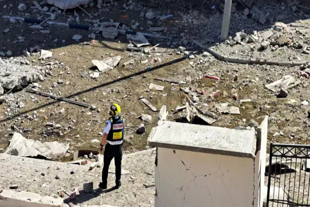 Irán ataca Israel con 25 misiles; dos graves en Haifa