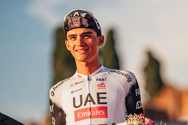 “Orgullo para México”: Sheinbaum felicita a Isaac del Toro por logro en el Giro de Italia