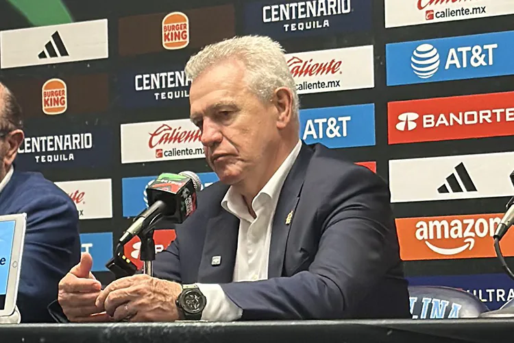 Javier Aguirre critica a Raúl Jiménez y Santiago Giménez por “güeyes”