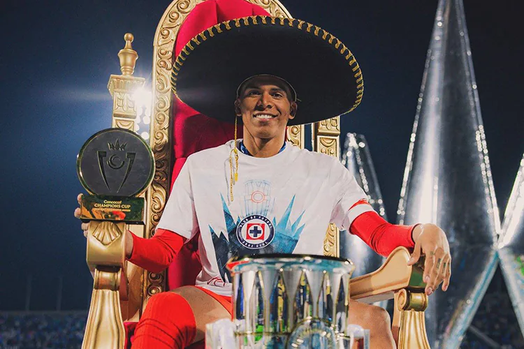 Kevin Mier ya tiene reemplazo en Cruz Azul si emigra a Europa