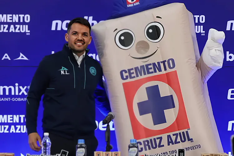 Cruz Azul oficializa a Nicolás Larcamón como su nuevo DT tras conquistar la Concacaf