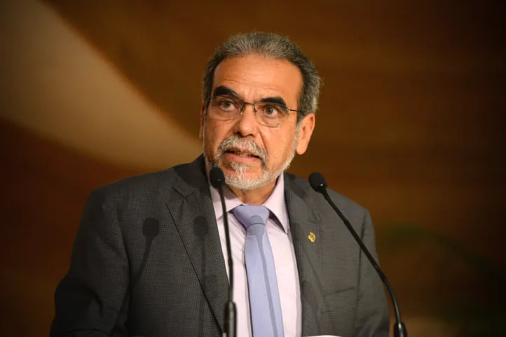 Martín Aguilar seguirá como rector de la Universidad Veracruzana hasta 2029