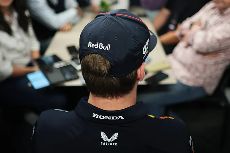 Max Verstappen sí se disculpó con Red Bull tras choque con Russell en GP de España