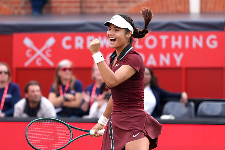 Raducanu deslumbra en Queen’s Club y avanza con victoria “clínica” ante Bucsa