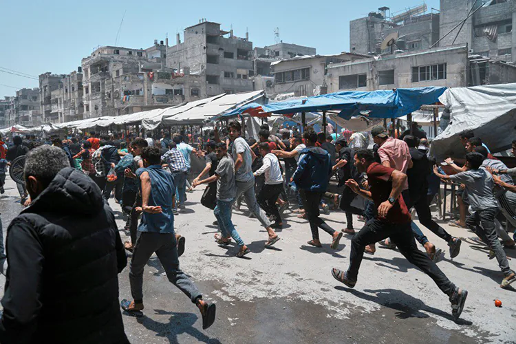 En Gaza, tiroteo israelí en punto de ayuda deja al menos 27 muertos