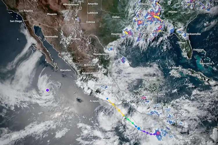 Erick ascendería a huracán categoría 2; 131 municipios de Oaxaca están en alto riesgo
