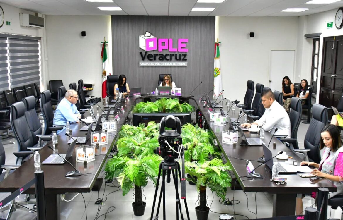 OPLE Veracruz firma convenio de colaboración con AMCEE A.C. para la implementación de redes de candidatas y de mujeres electas