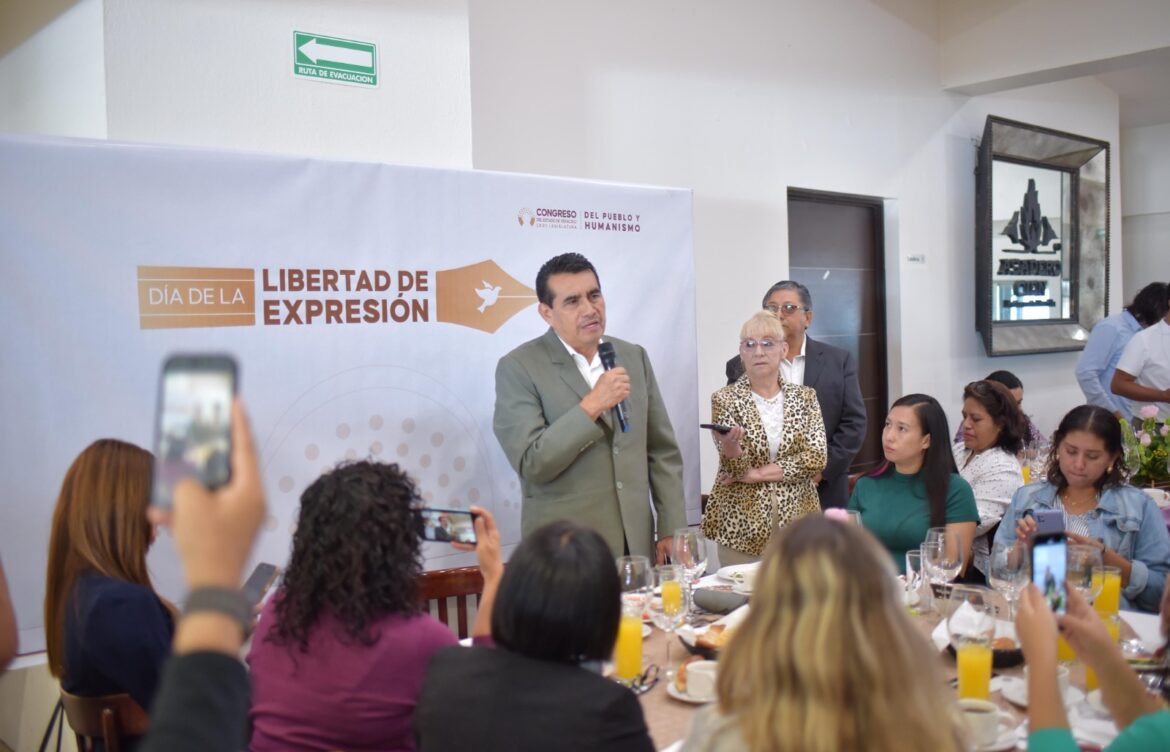 Bautista: prensa crítica evita caos gubernamental