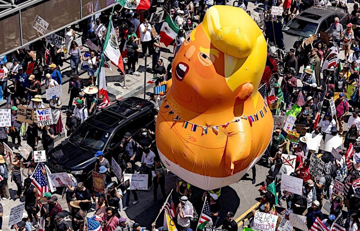 Desfile de Trump coincide con crimen político y protestas
