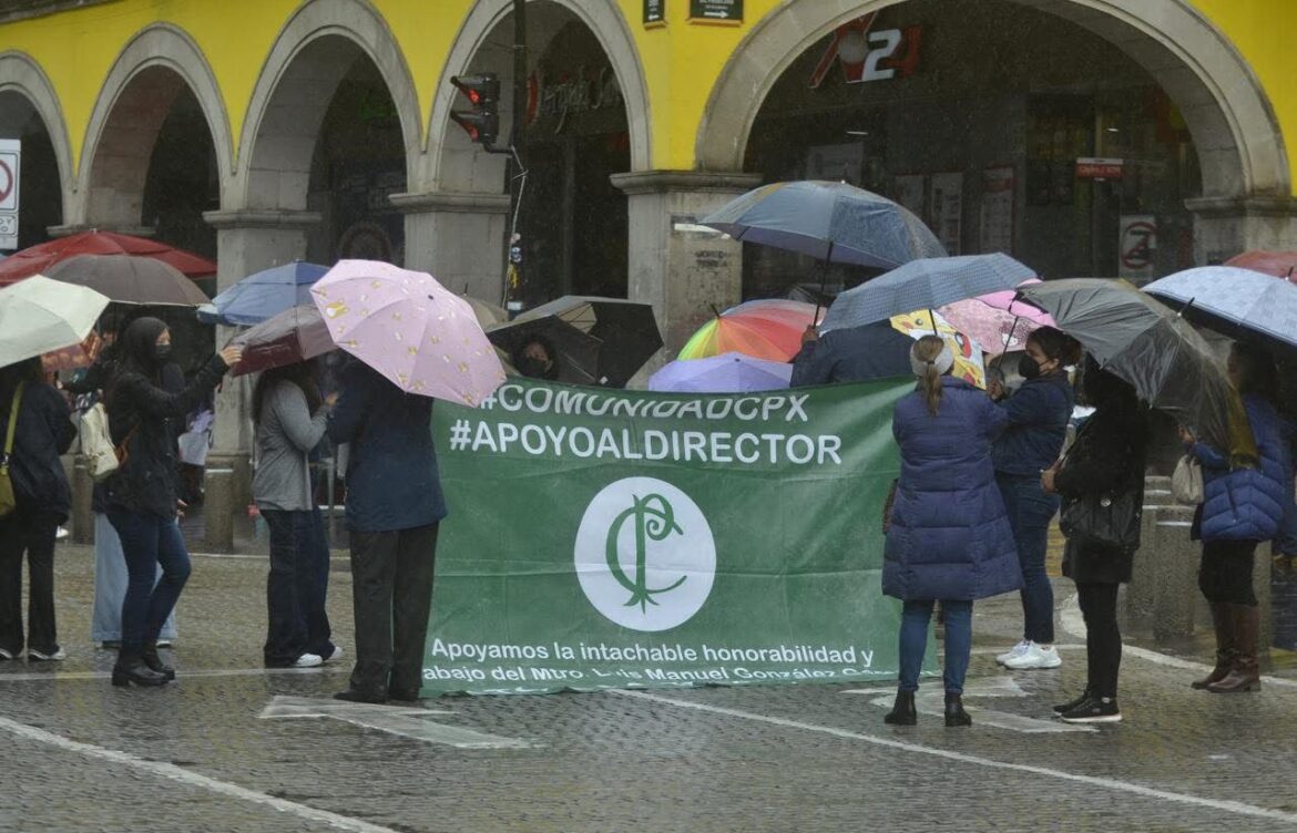 Protesta estudiantil bloquea el Palacio de Gobierno
