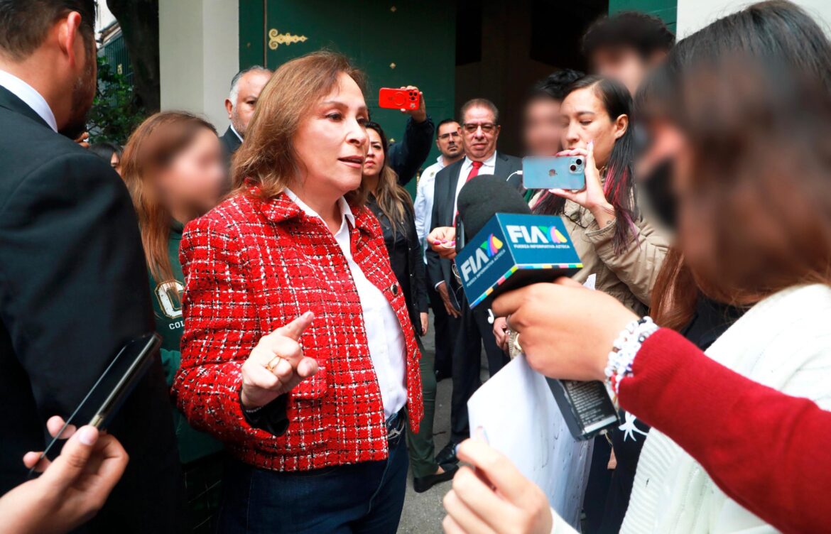 Nahle dialoga con estudiantes por conflicto en Prepa Juárez