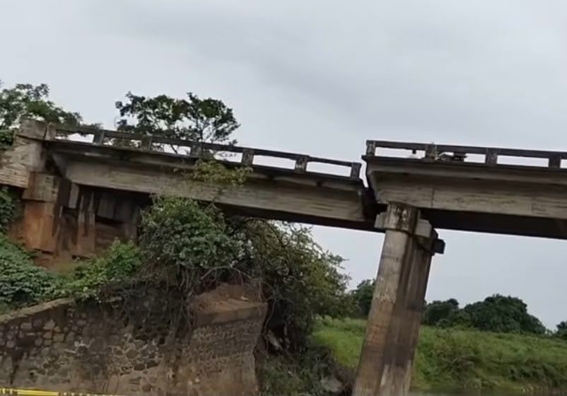 Colapso vial deja incomunicada a zona piñera del sur de Veracruz