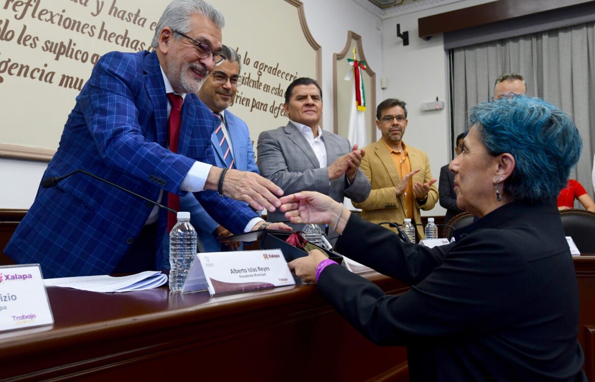 Entrega Cabildo Medalla al Mérito Artístico