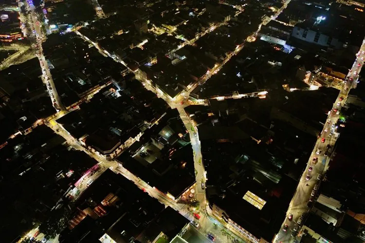Ayuntamiento de Xalapa renueva alumbrado público en el centro histórico