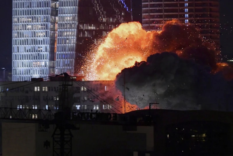 Irán hiere a 34 civiles tras responder bombardeo