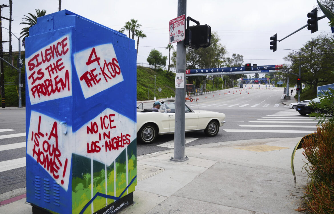 Dodgers apoyan con USD$1M a familias de inmigrantes afectadas