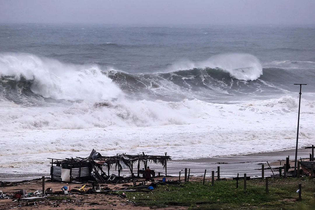 Dalila se aleja pero mantiene lluvias intensas en occidente