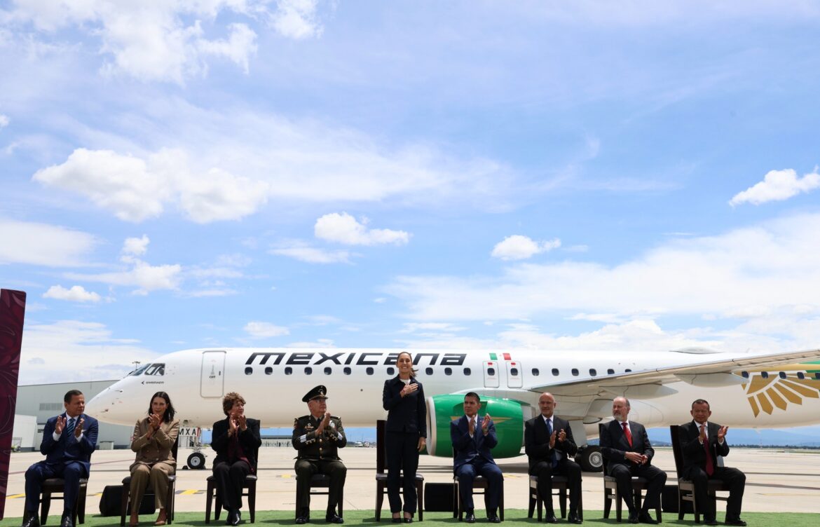 Sheinbaum recibe primer avión de Mexicana de Aviación