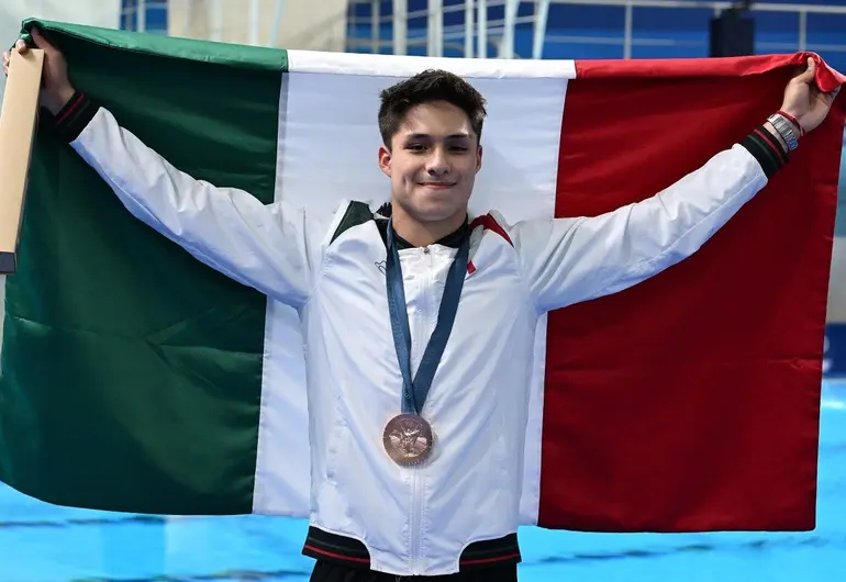 Osmar Olvera encabeza delegación mexicana en Clavados rumbo a Singapur