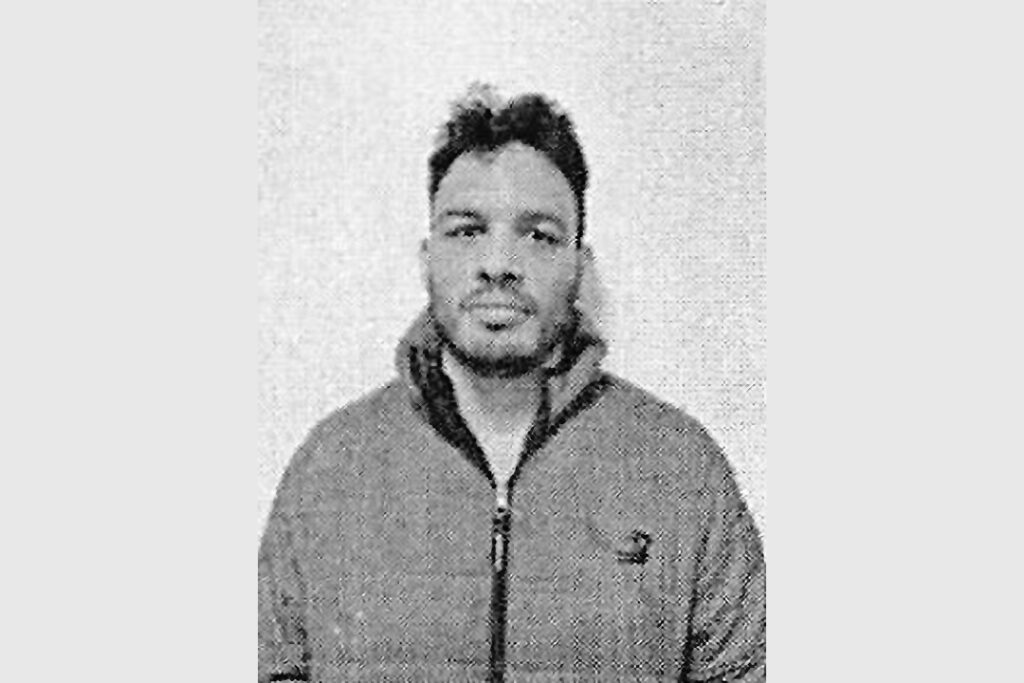 Julio César Chávez Jr. fue detenido en Los Ángeles por U.S. Marshals y enfrenta deportación inmediata a México. Acusado de vínculos con el Cártel de Sinaloa y tráfico de armas, municiones y explosivos.
