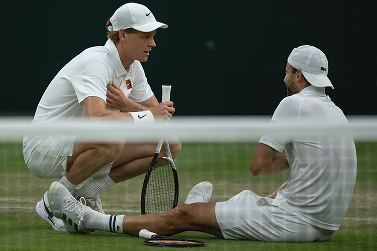Jannik Sinner avanza a cuartos en Wimbledon tras retiro de Dimitrov por lesión