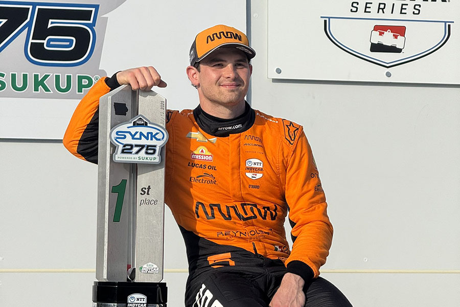 Pato O’Ward triunfa en Iowa y rompe racha sin victorias en la IndyCar 2025