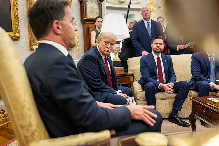 Trump acuerda con aliados de la OTAN envío masivo de armas a Ucrania