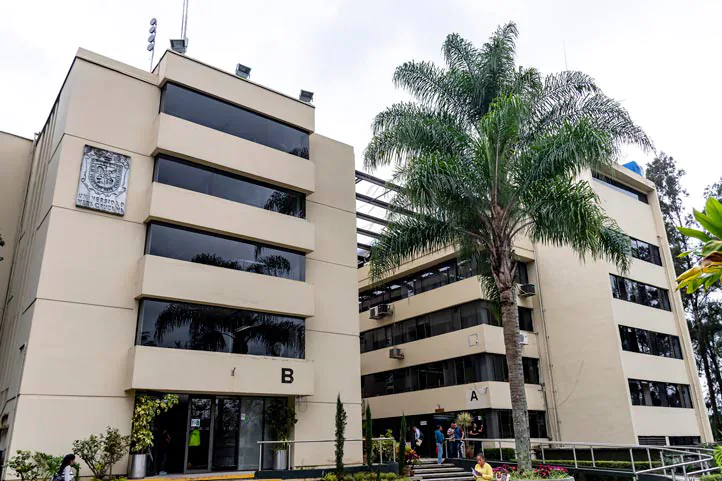 ¿Es inconstitucional? Proceso de prórroga del rector de la UV se va a juicio