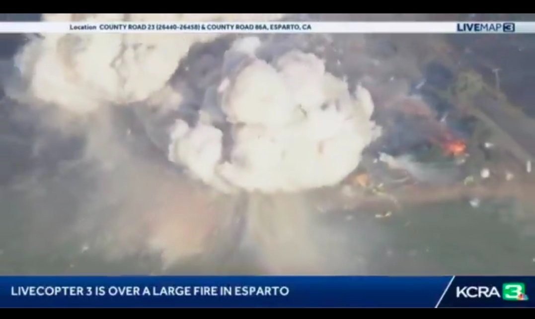 Incendio por cohetes destruye dos casas en California
