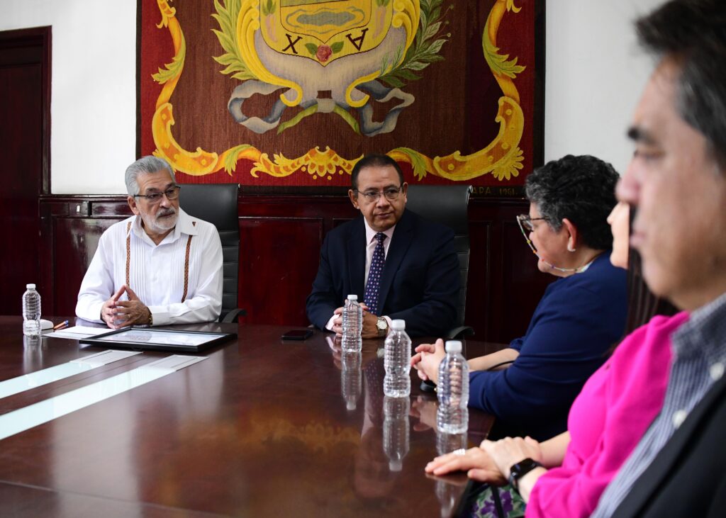 El Ayuntamiento de Xalapa reconoció al Instituto de Salud Pública de la UV por su colaboración en proyectos comunitarios, beneficiando a grupos vulnerables entre 2022 y 2025.