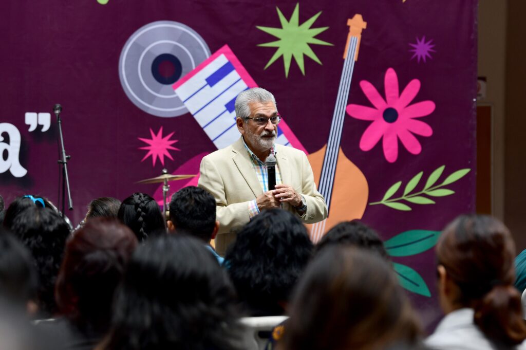 “Educa con Música” es más que un taller: es un espacio de encuentro, formación y transformación comunitaria. Este día, reconocimos a quienes integran este proyecto.La música, como lenguaje universal, fortalece vínculos y genera entornos de respeto, pertenencia y participación. pic.twitter.com/XbBdd2F6bj— Alberto Islas Reyes (@IslasAlbertoR) July 11, 2025