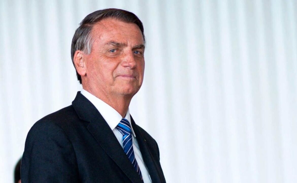 Bolsonaro deberá usar tobillera electrónica por orden de la Corte Suprema