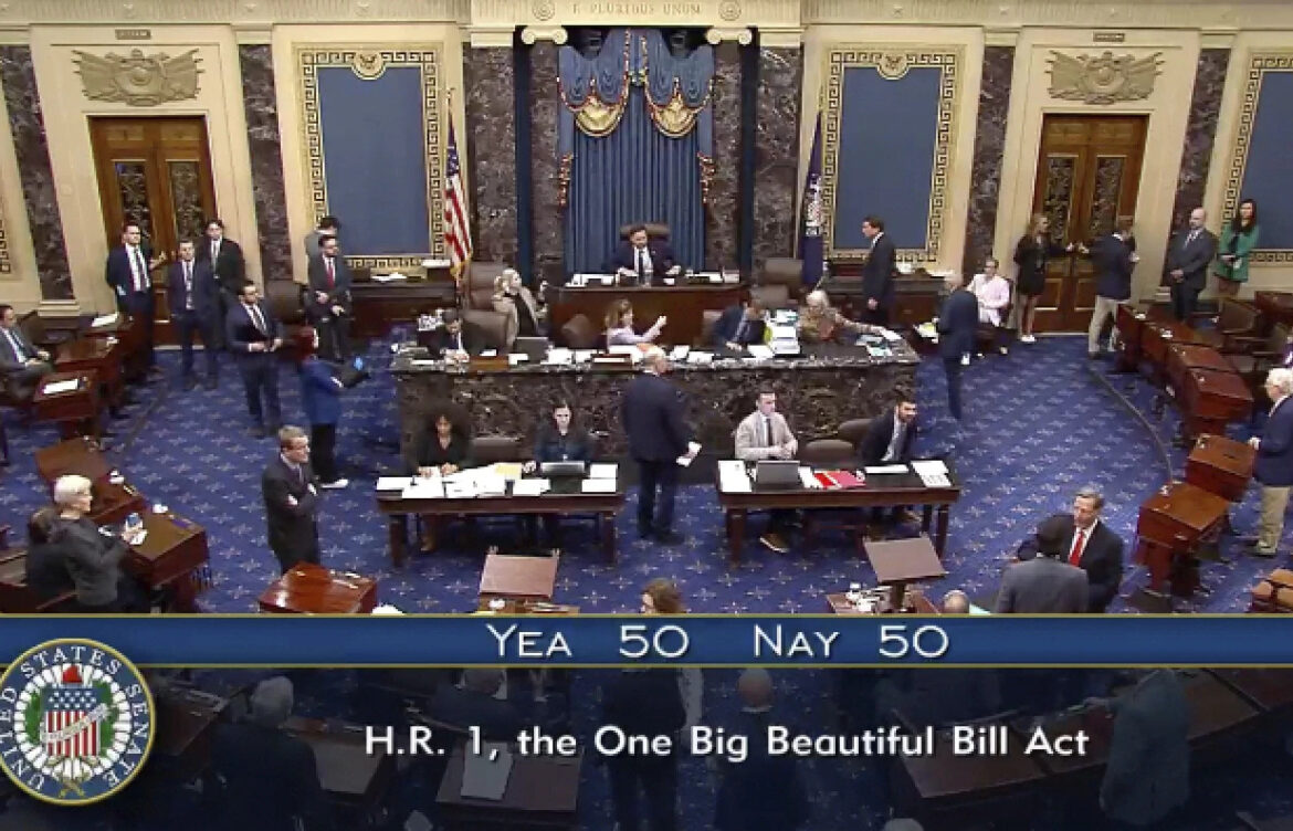Senado respalda presupuesto de Trump por estrecho margen