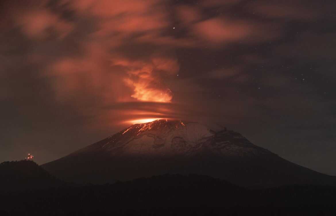 Popocatépetl emite ceniza sobre CDMX y alrededores