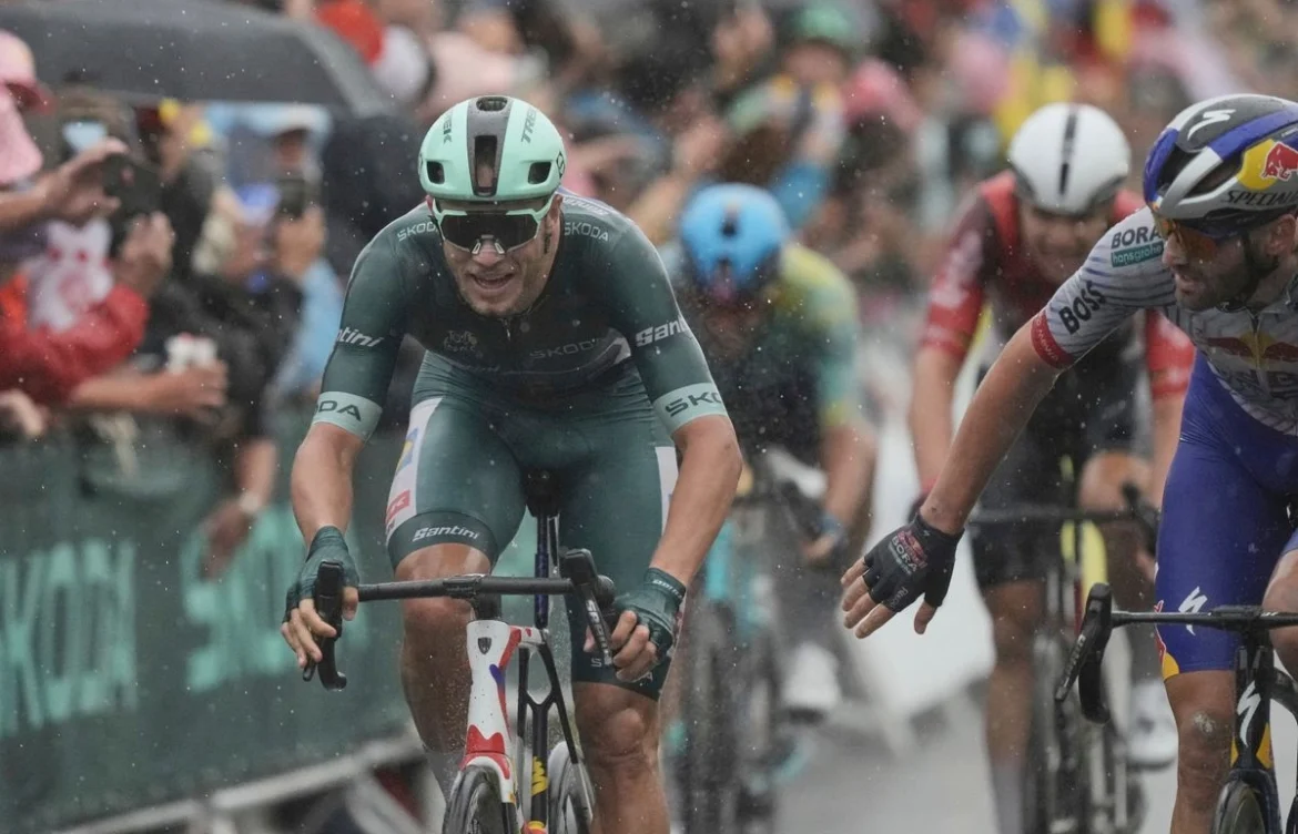 Jonathan Milan gana al esprint y domina la 17ª etapa del Tour de Francia
