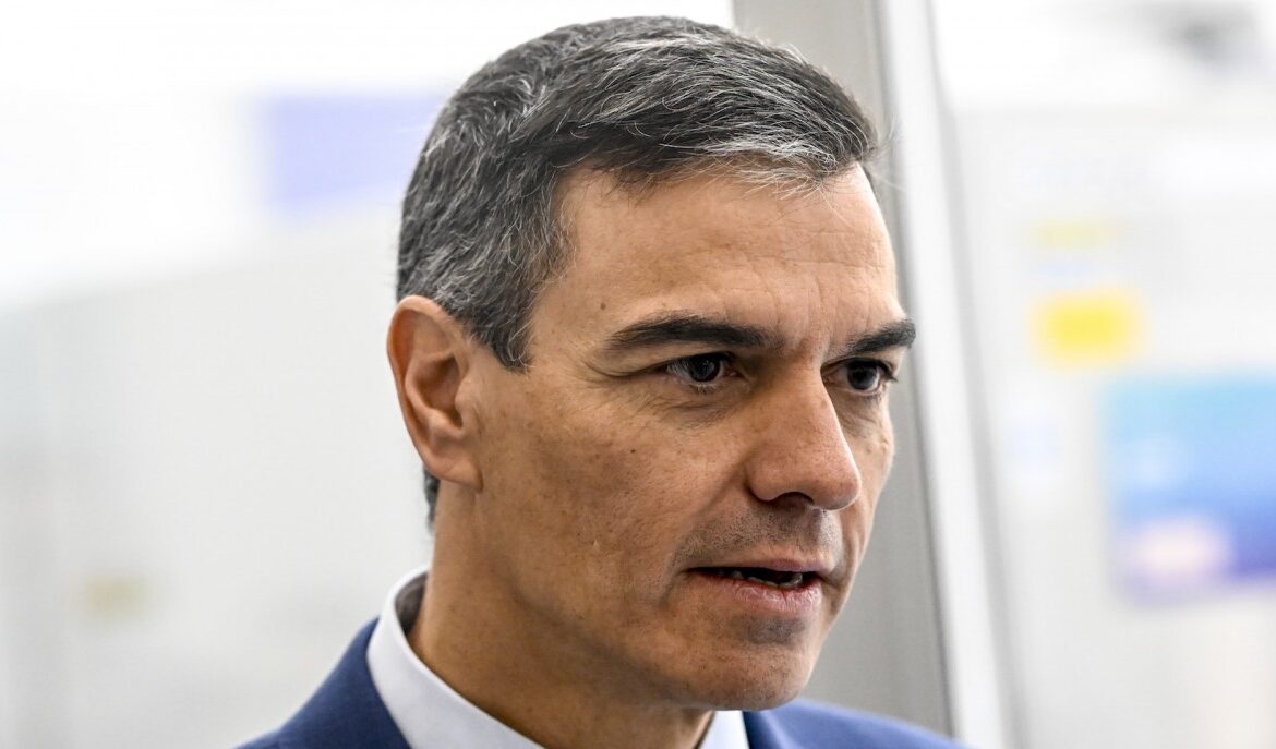 Artistas, expolíticos y sindicalistas respaldan continuidad de Pedro Sánchez