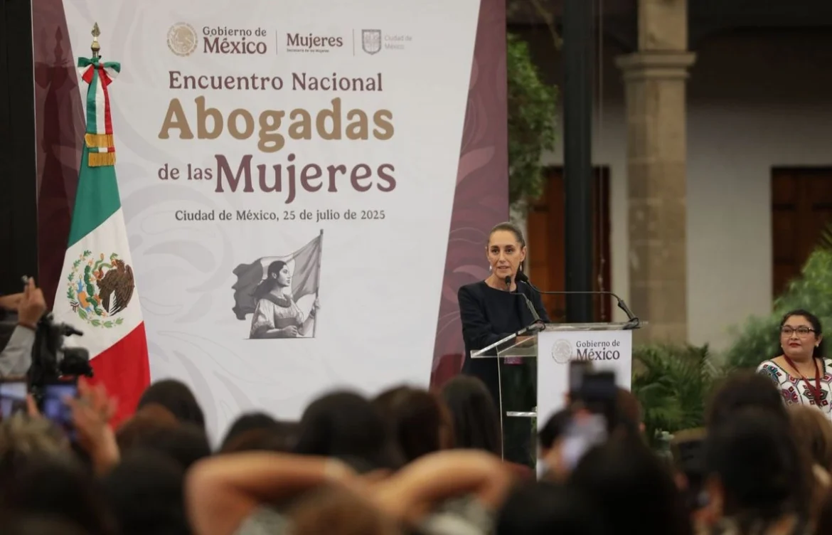 Sheinbaum inaugura programa “Abogadas de las Mujeres” con defensa jurídica gratuita