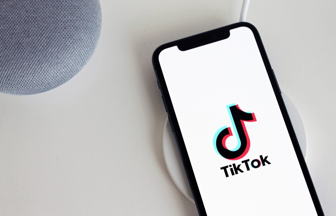 Trabajadores de TikTok en Alemania convocan huelga por IA que sustituye moderadores