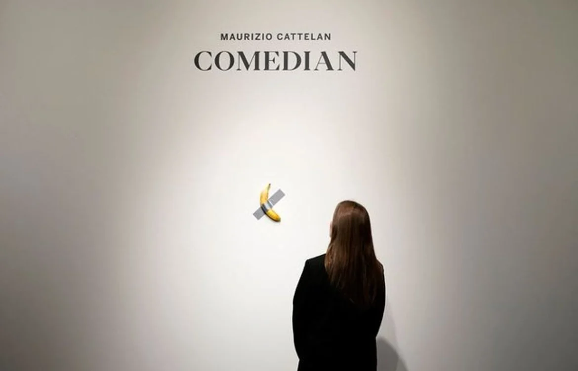 Visitante se come banana millonaria expuesta en museo de Francia
