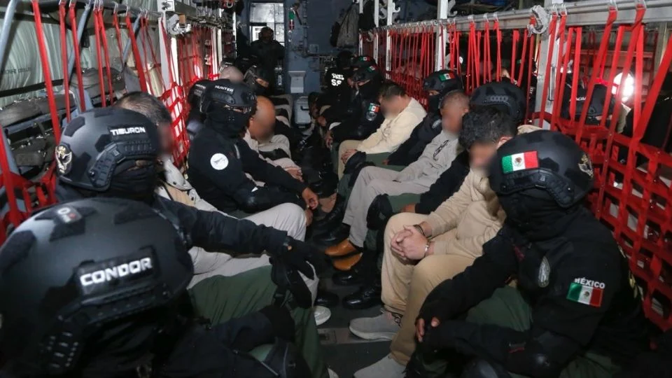 Presentan cargos por tráfico de fentanilo y armas contra tres de los 26 narcos extraditados a EE.UU.