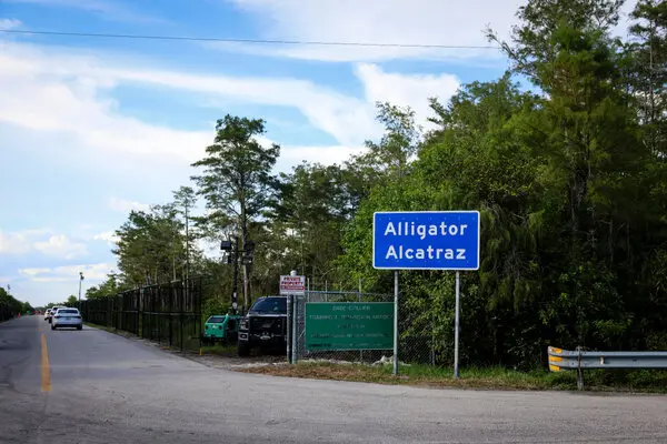 “Le hicieron mala fama al centro de detención ‘Alligator Alcatraz’”, asegura Rutilio Escandón