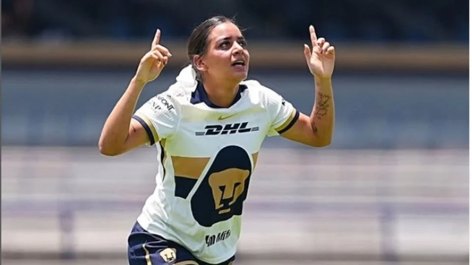 Ana Mendoza marca golazo desde media cancha en el Clásico Capitalino