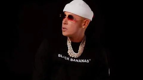 Cosculluela sufre violento asalto en su residencia y pierde más de 300 mil dólares