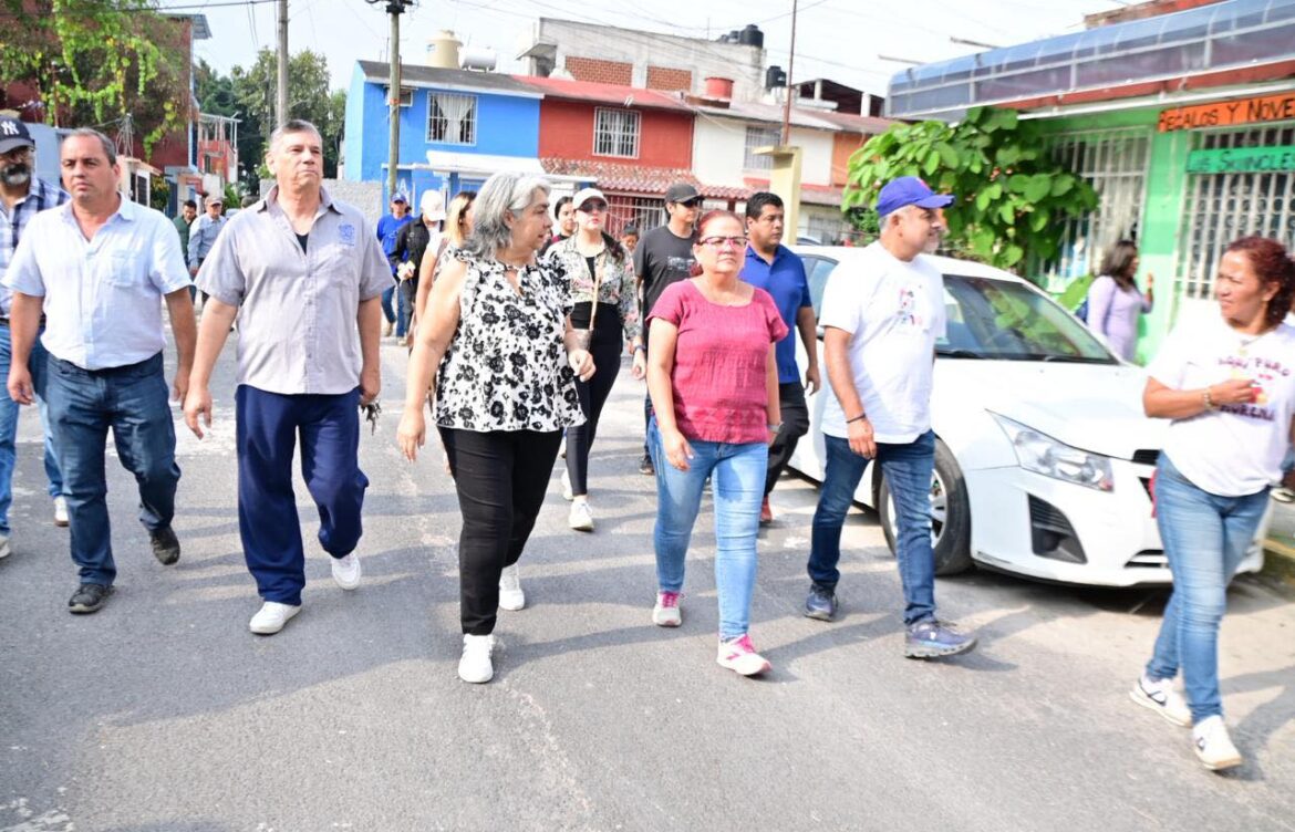 Daniela Griego escucha solicitudes de infraestructura en colonias de Xalapa