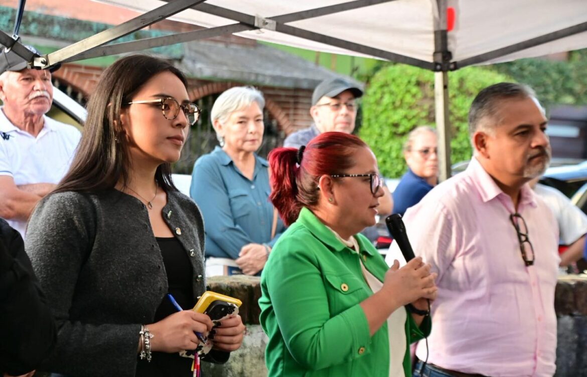 Daniela Griego continúa recorriendo las colonias de Xalapa escuchando a los ciudadanos