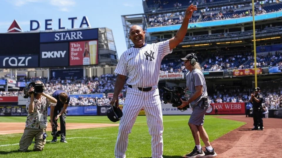 Mariano Rivera sufre grave lesión durante el Día de Veteranos de los Yankees