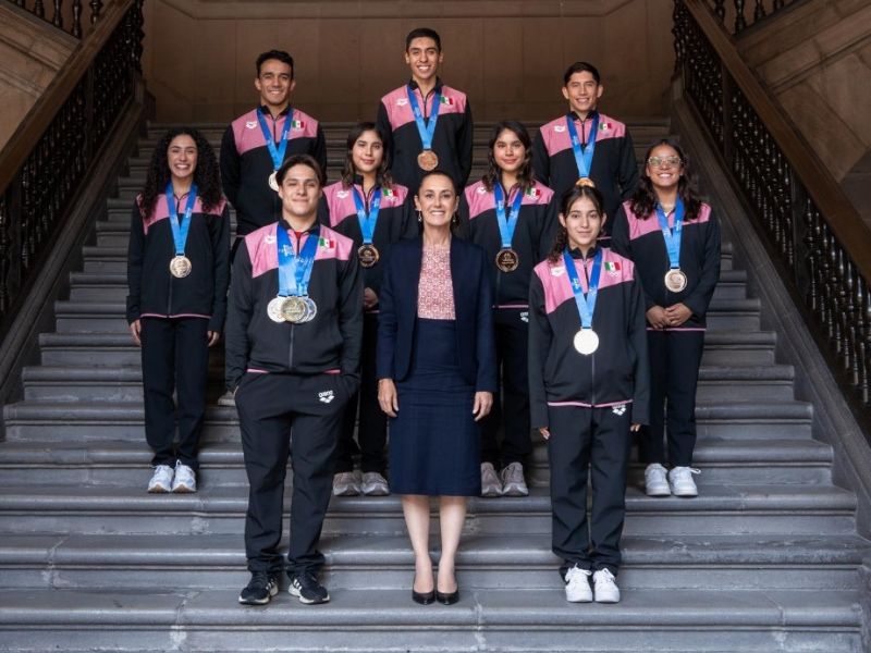 Sheinbaum reconoce al equipo histórico de clavadistas mexicanos