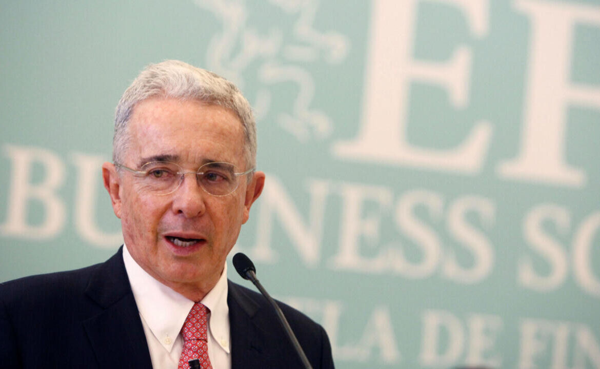 28 expresidentes de derecha, incluidos Fox y Calderón, firman carta en apoyo a Álvaro Uribe