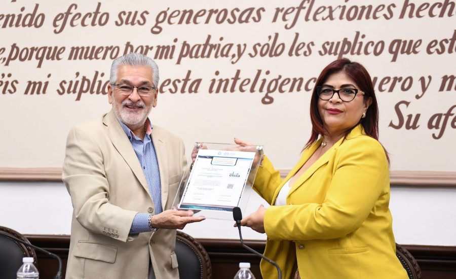 Recibe Ayuntamiento de Xalapa distintivo por Entornos Laborales Seguros y Saludables