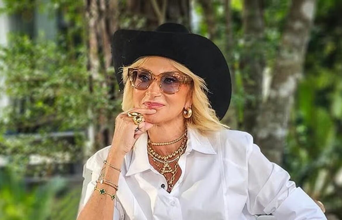 Adela Micha responde a críticas por entrevista con Christian Nodal